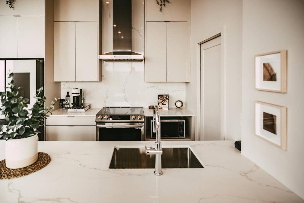 New Luxury 2Br Penthouse Apt In Central ฮาลิแฟกซ์ ภายนอก รูปภาพ
